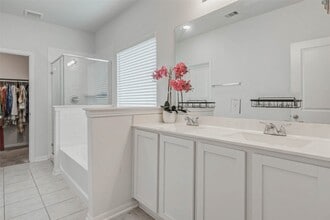 Building Photo - 15231 White Moss Dr