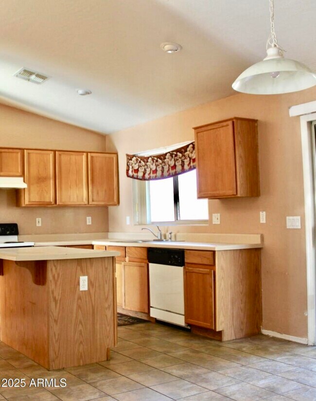 Foto del edificio - 720 E Eagle Ln