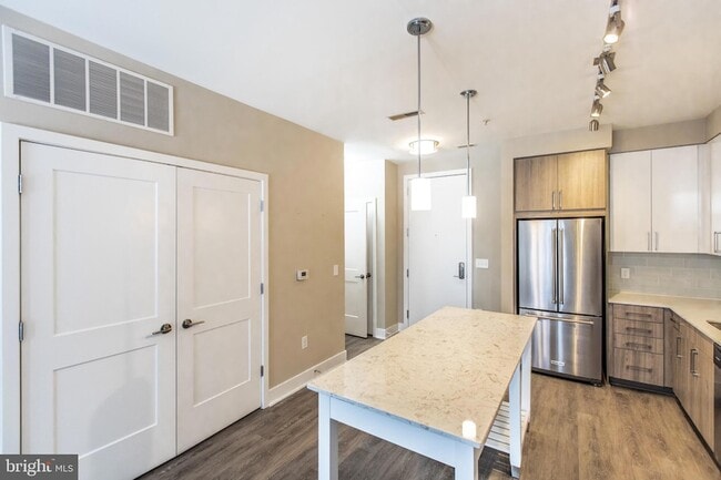 Building Photo - 145 Riverhaven Dr