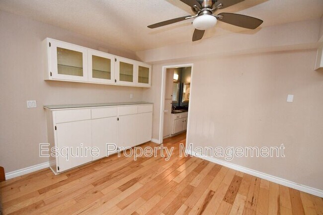 Foto del edificio - 580 Rosewood Ave