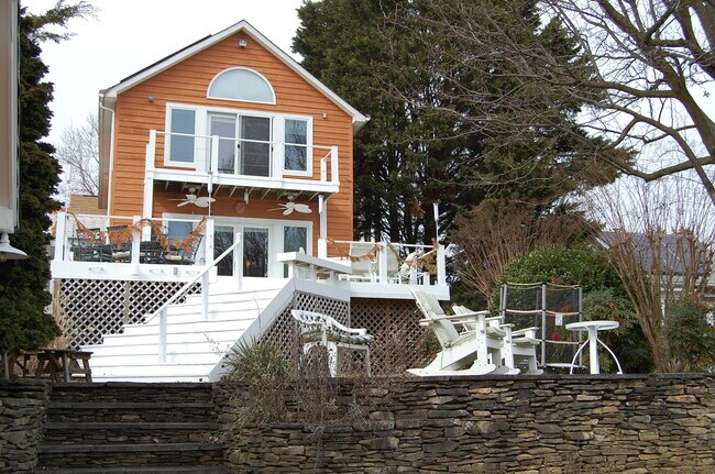 Building Photo - 673 Red Cedar Rd