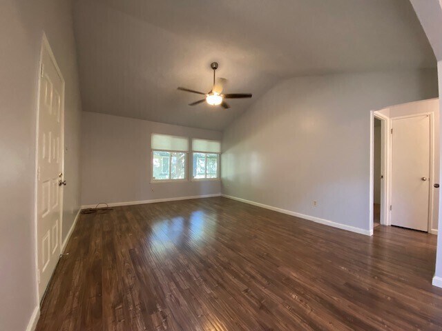 Foto del edificio - Charming 2bd/1ba Condo in Sacramento