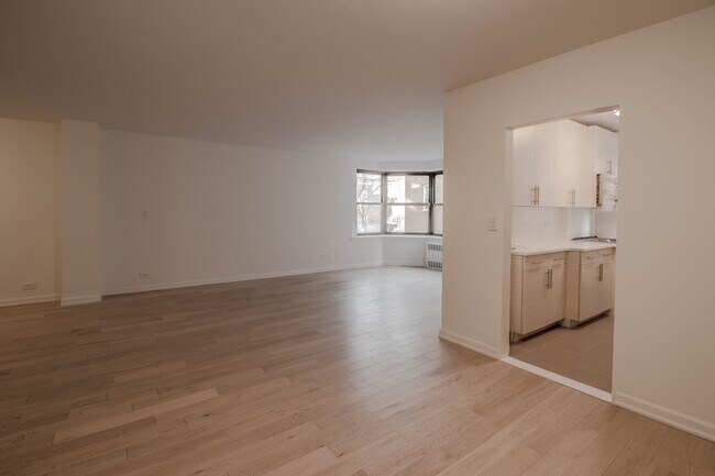 Building Photo - Corner Alcove Studio - 24Hr DM