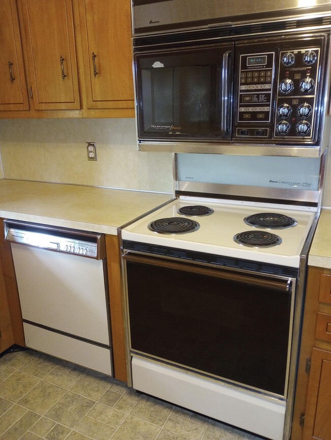 Building Photo - 316 Chatham Dr