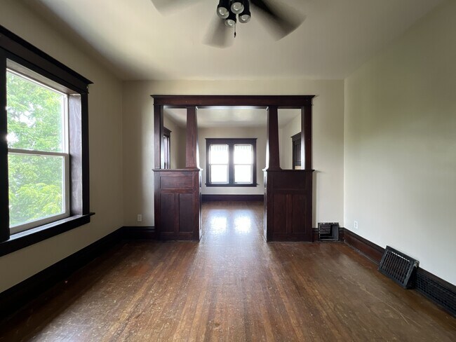 Building Photo - 809 W 8th St