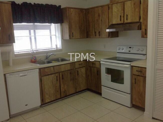 Building Photo - East Orlando/UCF AREA