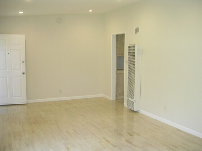 Living Room - 416 Bay St