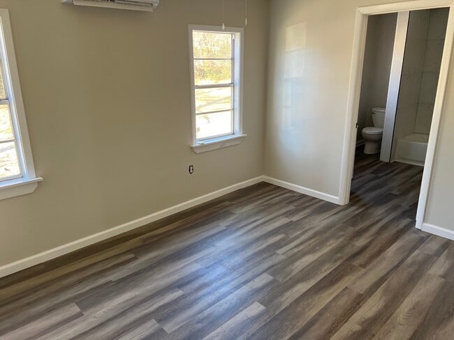 Building Photo - 421 Redbud Ridge