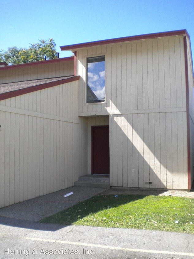 Primary Photo - 395 9th St NE