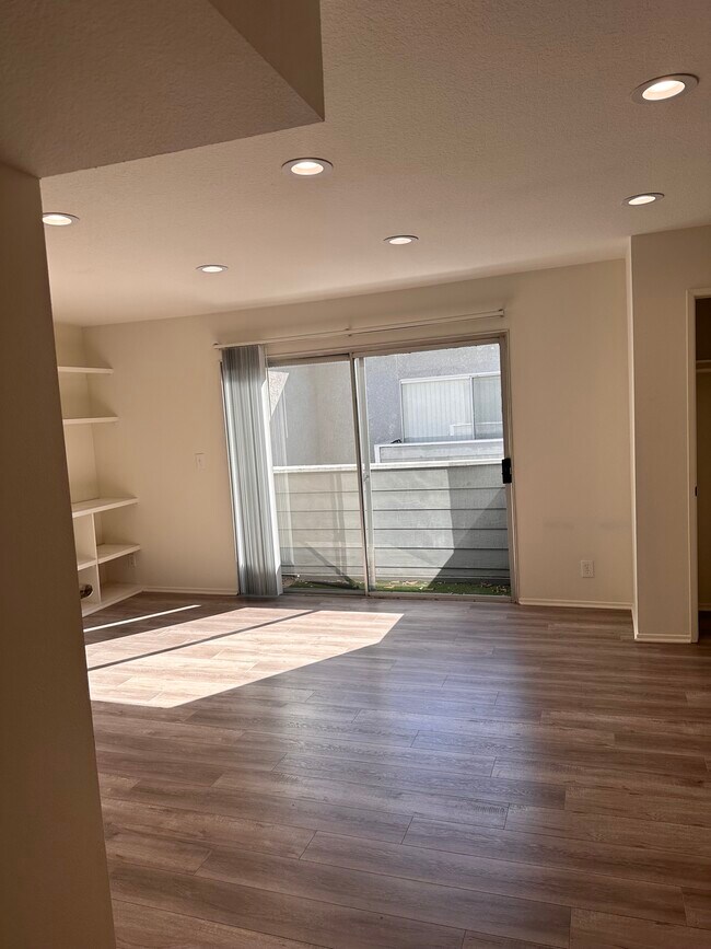Foto del edificio - 13444 Moorpark St