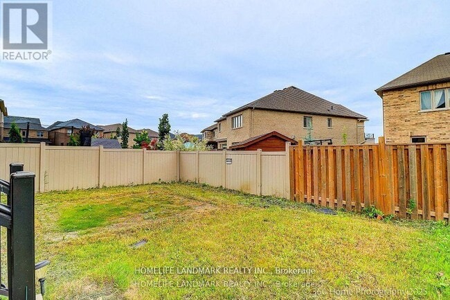 Building Photo - 16 Beechborough Cres