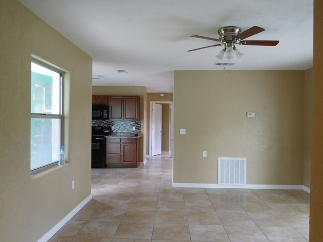 Foto del edificio - CORBIN PARK 3BR HOUSE FOR RENT