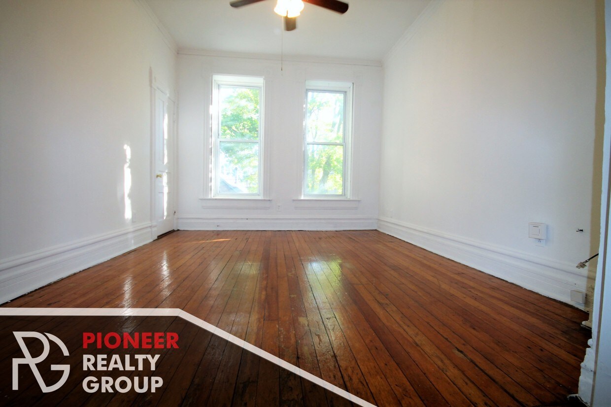 Primary Photo - 1346 W Webster Ave