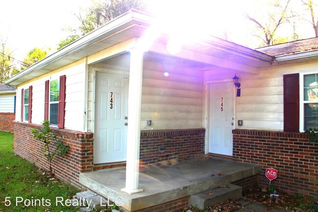 Building Photo - 743 Linden Green Dr