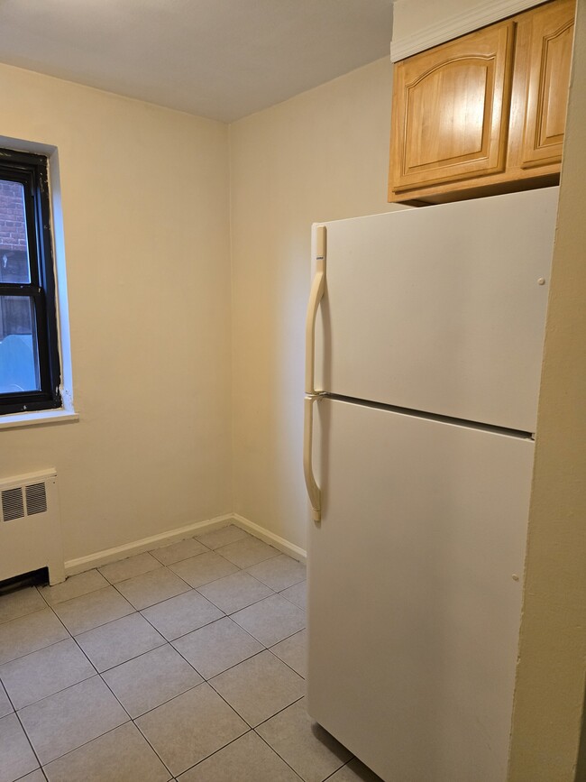 Building Photo - 2329 Hudson Ter