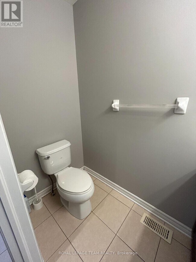 Building Photo - 227 Jersey Tea Cir