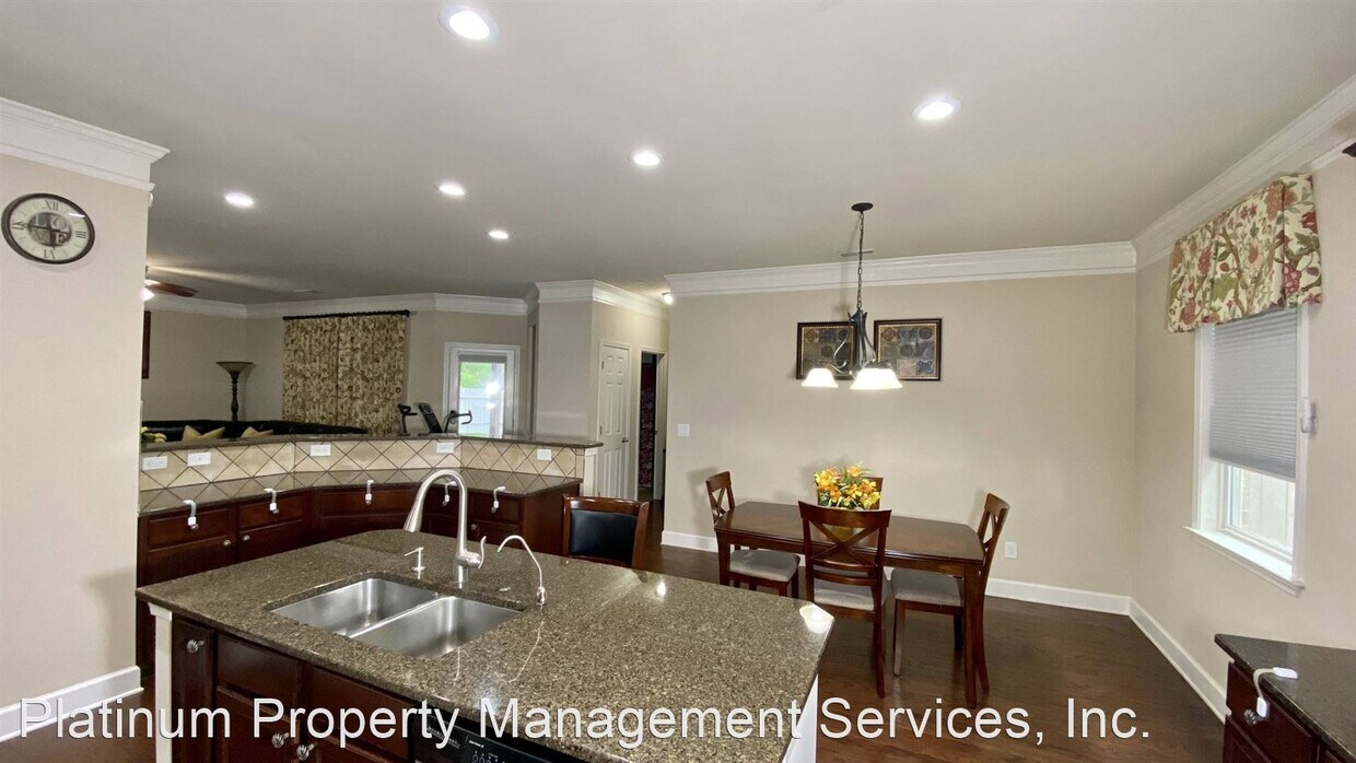 Primary Photo - 5 br, 3 bath House - 10964 Waters Rd