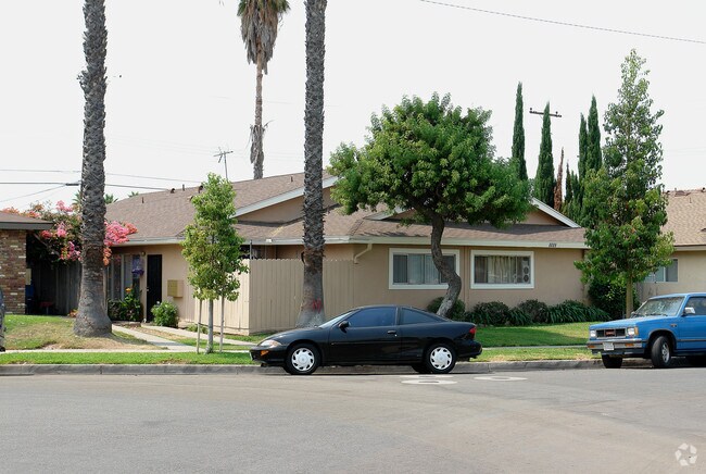 Building Photo - 1512 E Locust Ave