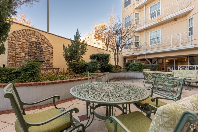Patio - Park Plaza @ Belvidere
