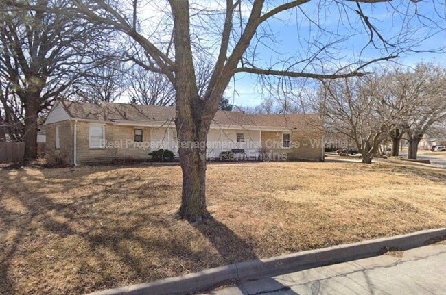 Building Photo - 305 S Bleckley Dr