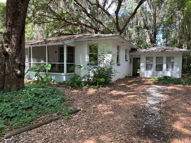 Building Photo - 204 NW 25 St