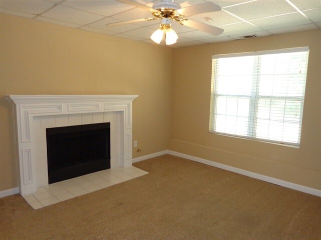 Building Photo - 5967 Graywood Cir SE