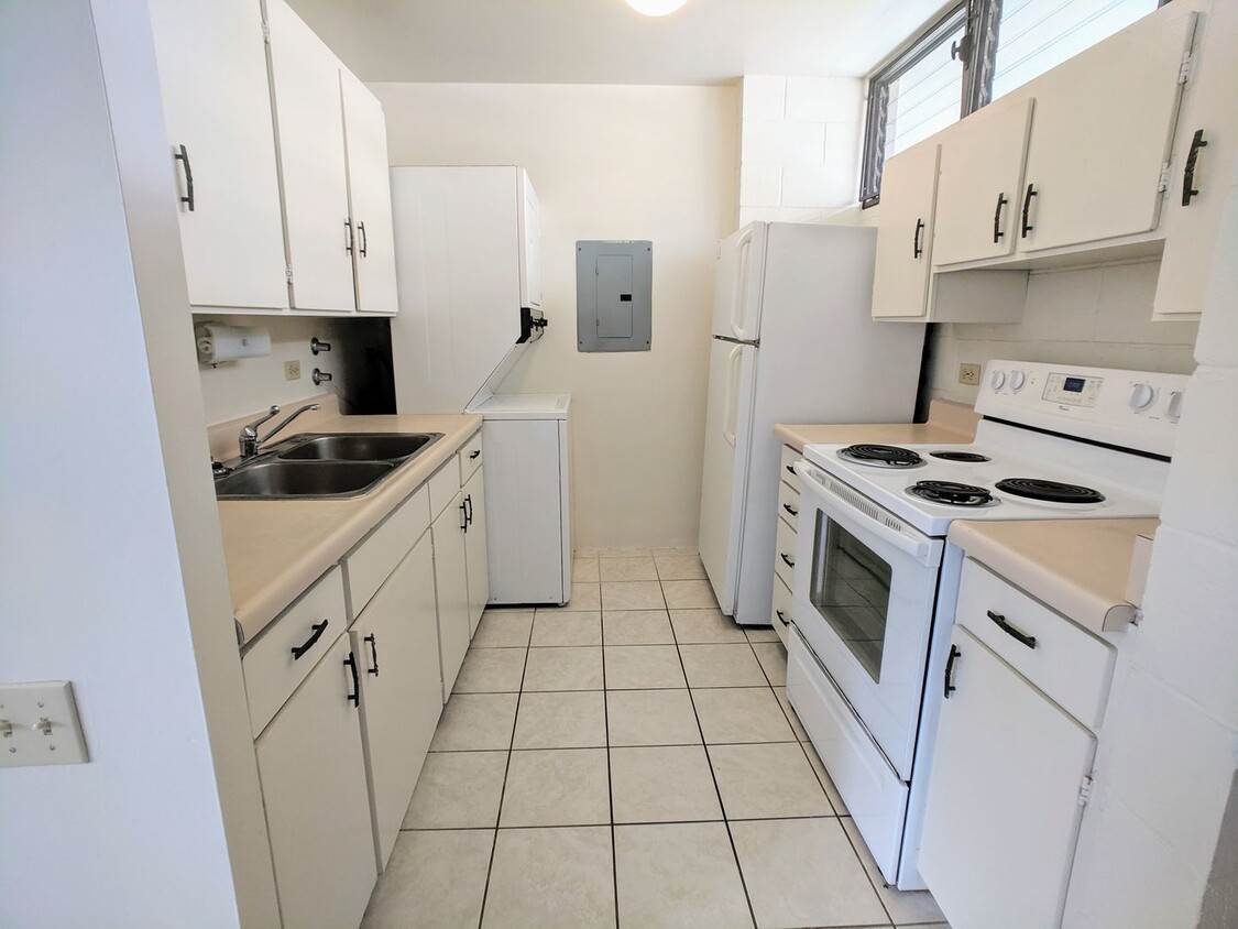 Primary Photo - One Bed One Bath One Parking Makiki Close ...