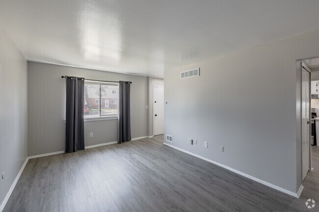 3 habitaciones, 1,5 baños - 111 m² - The Estate - Sala de estar - Goddard Estates