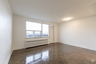 1BR, 1BA - 631SF - Living Room - 100 Cosburn Ave