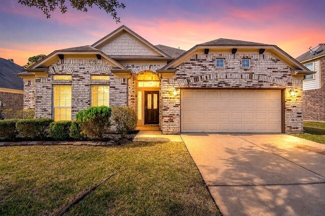 Foto del edificio - 4215 Mill Oak Dr