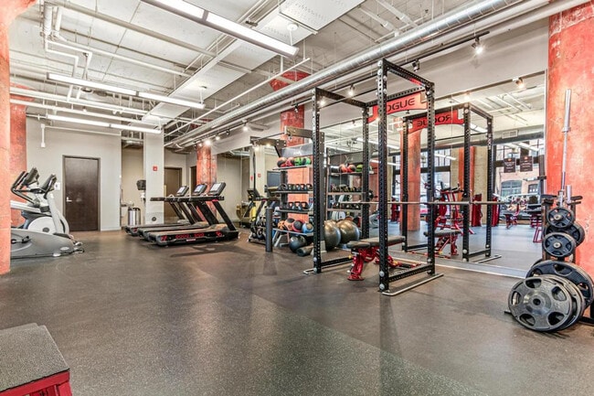 Building Photo - 301 N 7th Ave