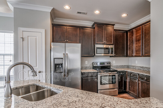 Building Photo - 301 Halton Crossing Dr SW