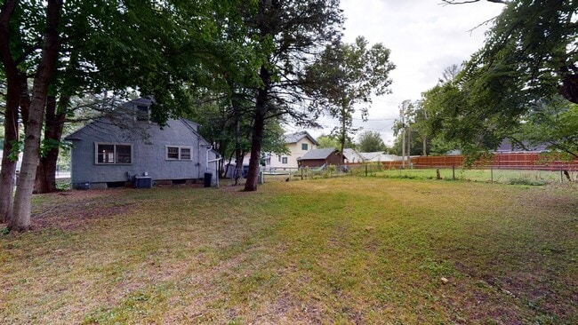 Building Photo - AVAILABLE 08/15/24! 2308 Donald Street