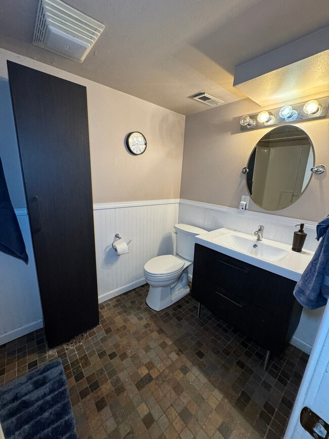 baño - 3104 W Wellesley Ave