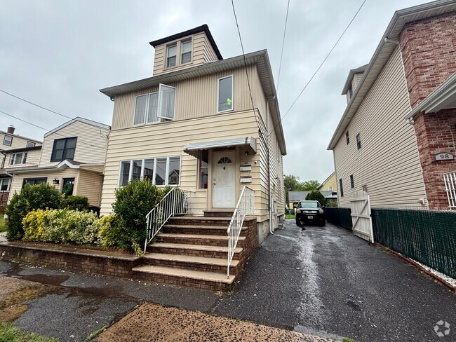 Building Photo - 102 Halstead Ave