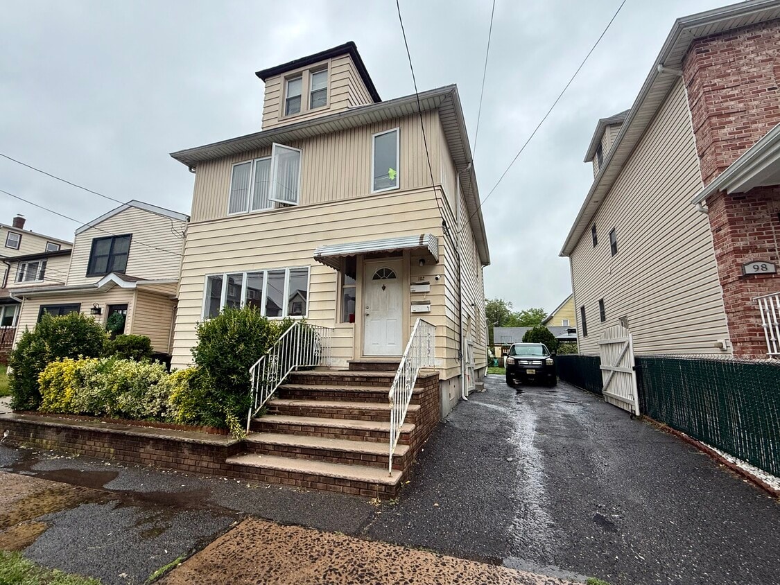 Primary Photo - 102 Halstead Ave