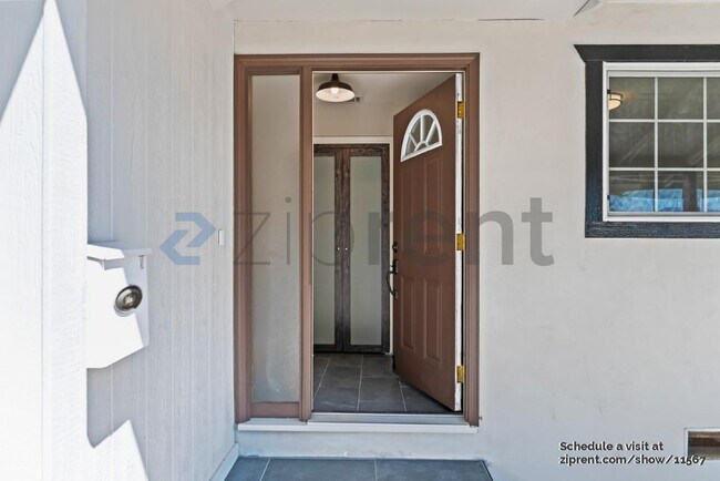 Foto del edificio - 4726 Armour Dr
