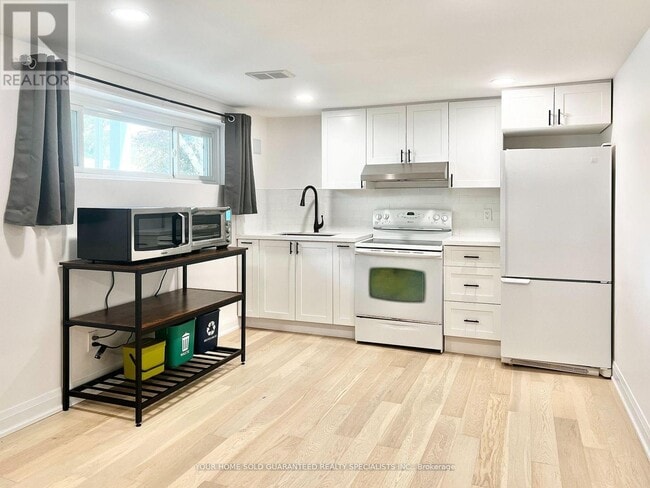 Building Photo - 2 Pannahill Rd