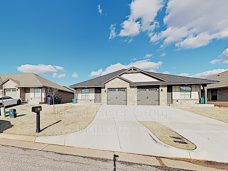 Primary Photo - 417 Summit Ridge Dr
