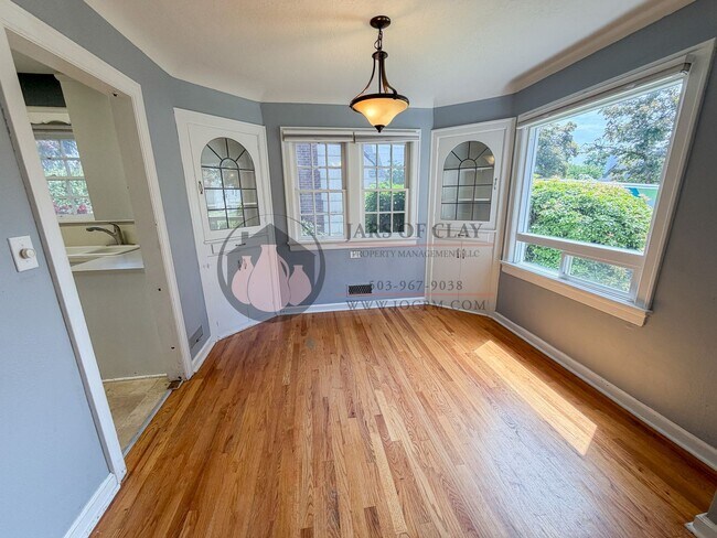 Foto del edificio - Spacious NE Salem Character Home | Pet Friendly | Central Heat