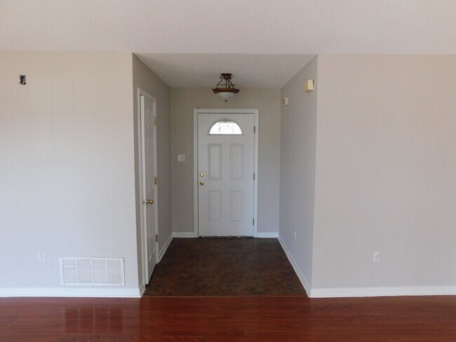 Foto del edificio - ****JUST REDUCED****2573 Baird Dr Southave...