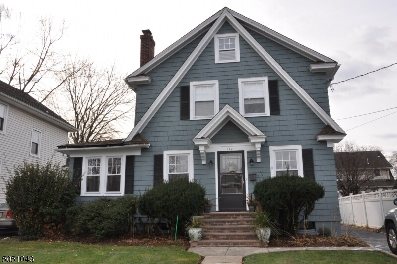 Primary Photo - 918 Grandview Ave