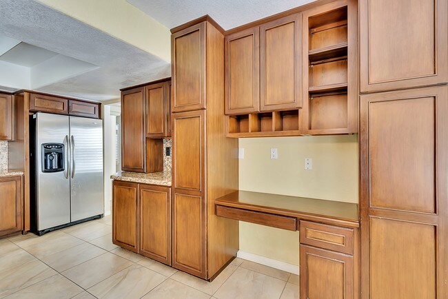 Building Photo - 925 Sun Ridge Dr