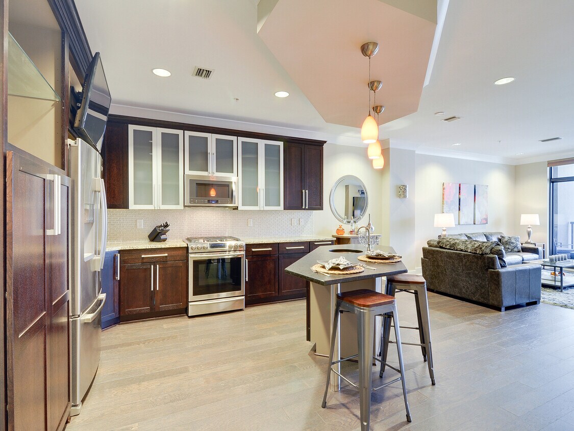 Foto principal - 222 S Caldwell St