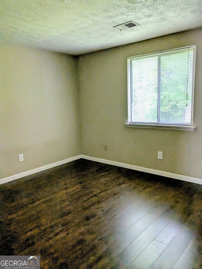 Foto del edificio - 137 Wynnmeade Pkwy