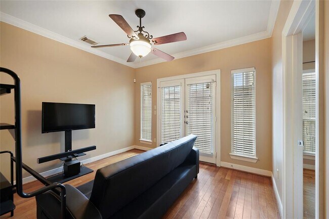 Foto del edificio - 1310 Birdsall St