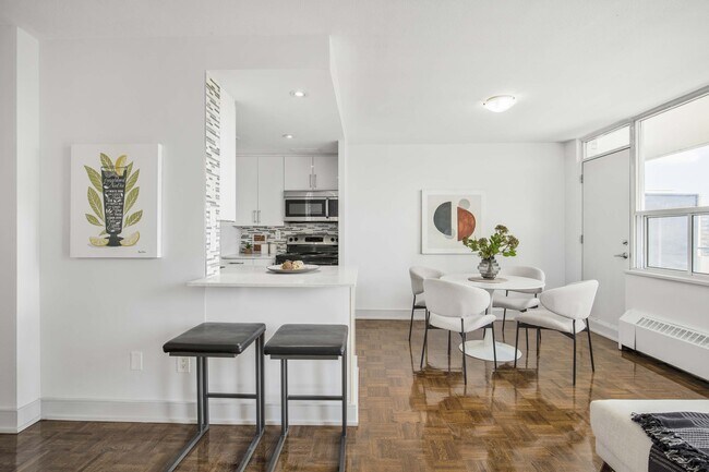 Photo du bâtiment - 225 Davisville Avenue