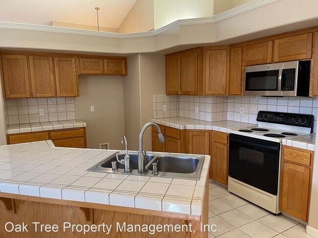 Building Photo - 4 br, 2 bath House - 9718 N. Sierra Vista ...