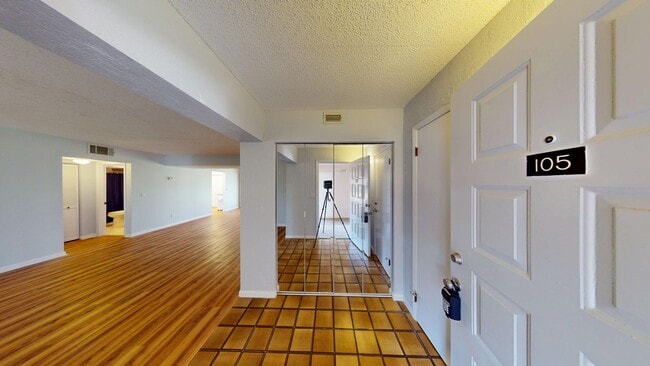 Foto del edificio - Spacious 2Bed/ 2Bath Condo In Indigo Point - Daytona  *Large Screened In Patio * Water Included *...