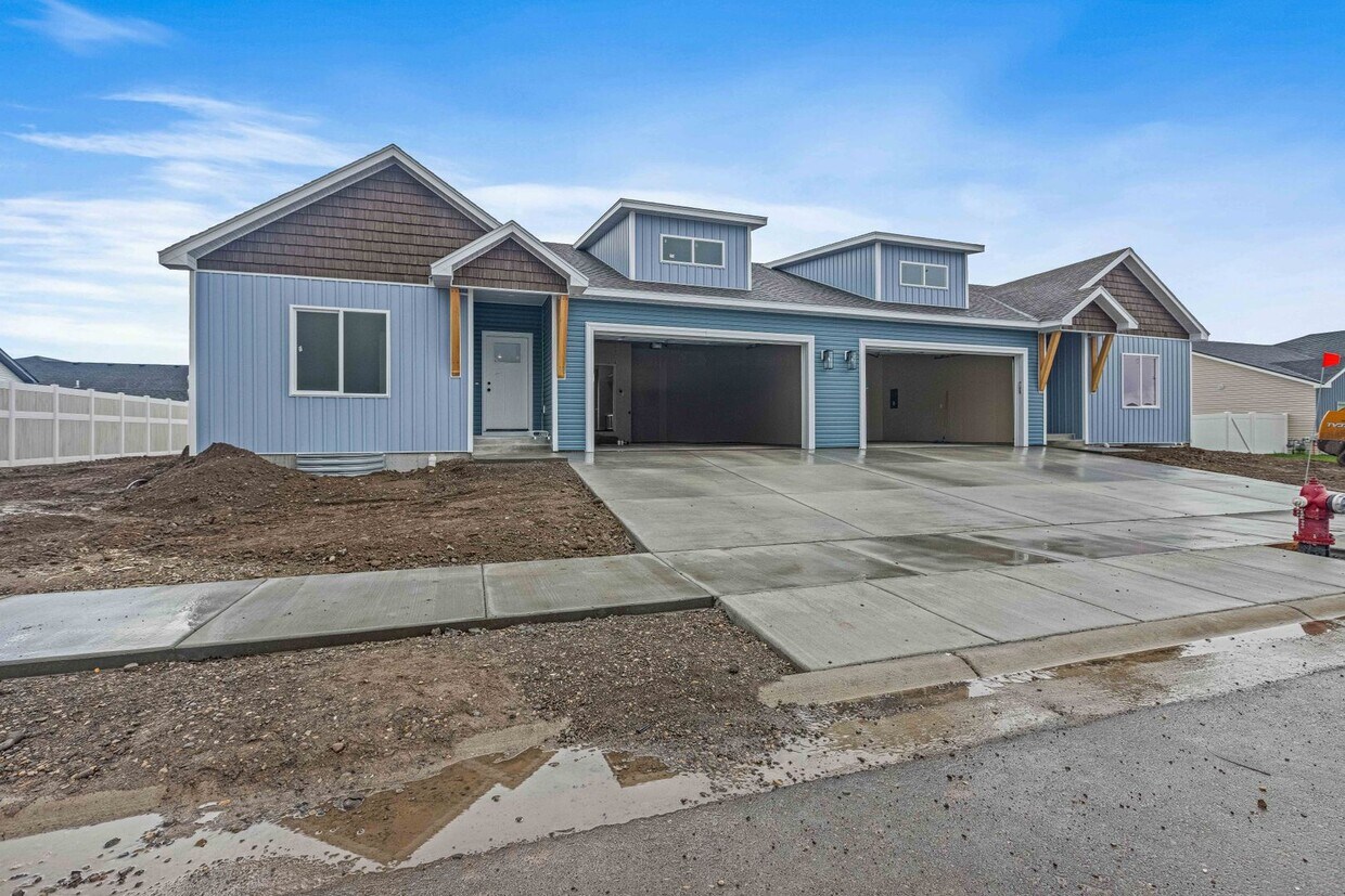 Foto principal - BRAND NEW BEAUTIFUL 5 BEDROOM 4 BATH TWIN ...